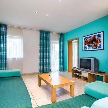 Amazing In With Outdoor Swimming Pool, Sauna And Swimming Pool Appartamento Novi Vinodolski