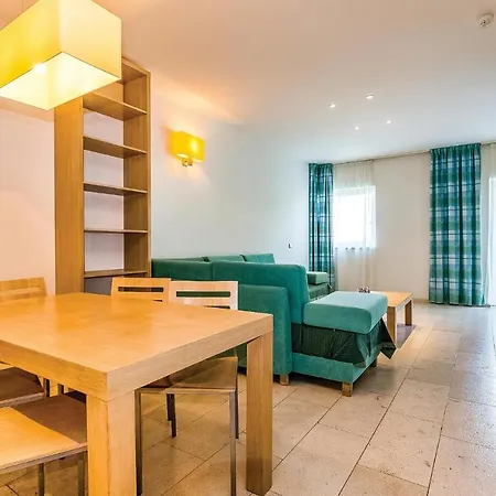Appartamento Amazing In With Outdoor Swimming Pool, Sauna And Swimming Pool